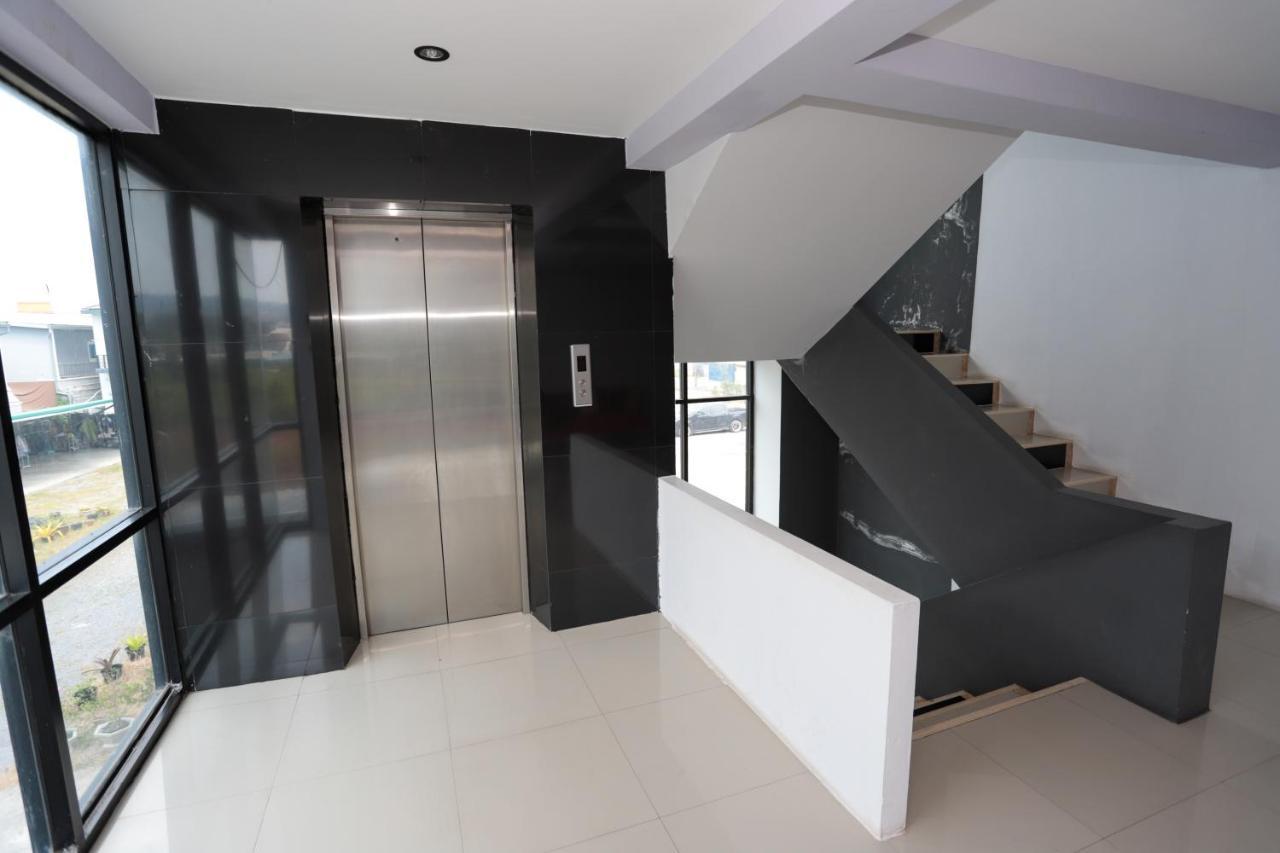 C Tower Hotel Surat Thani Buitenkant foto