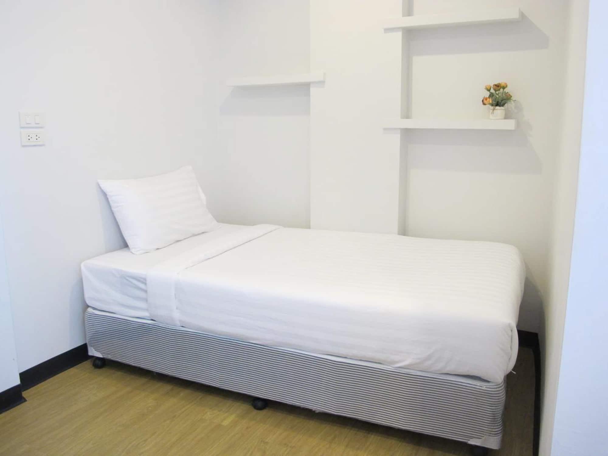 C Tower Hotel Surat Thani Buitenkant foto